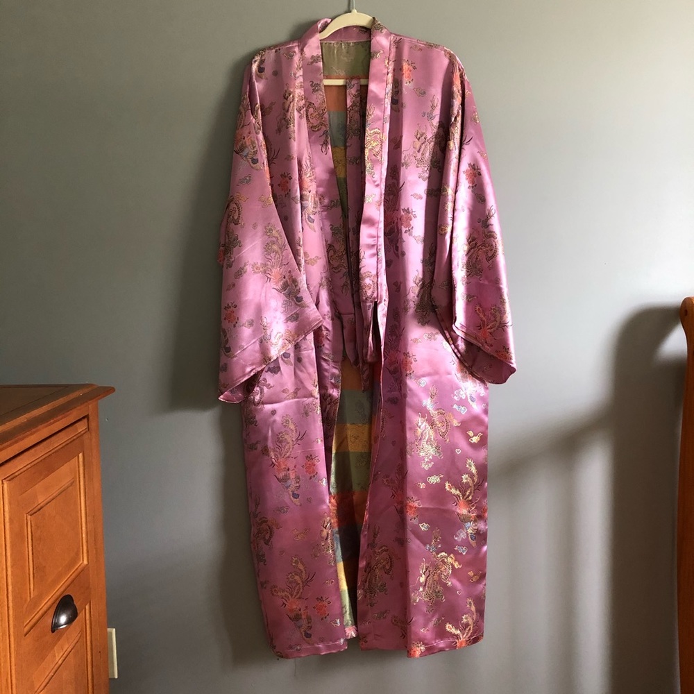 Beautiful vintage pinkish purple kimono - Picture 2 of 8